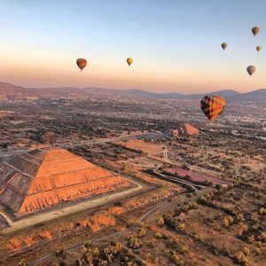 Teotihuacán Pyramids Excursion and Hot Air Balloon Flight