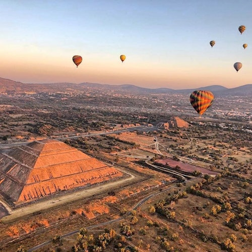 Teotihuacán Pyramids Excursion and Hot Air Balloon Flight